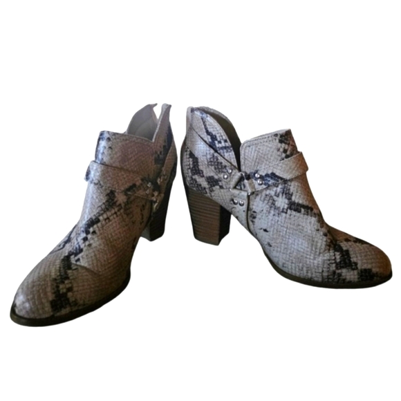 Fergalicious | Beige Heeled Boots with Snakeskin Print Size 9 - Picture 3 of 12
